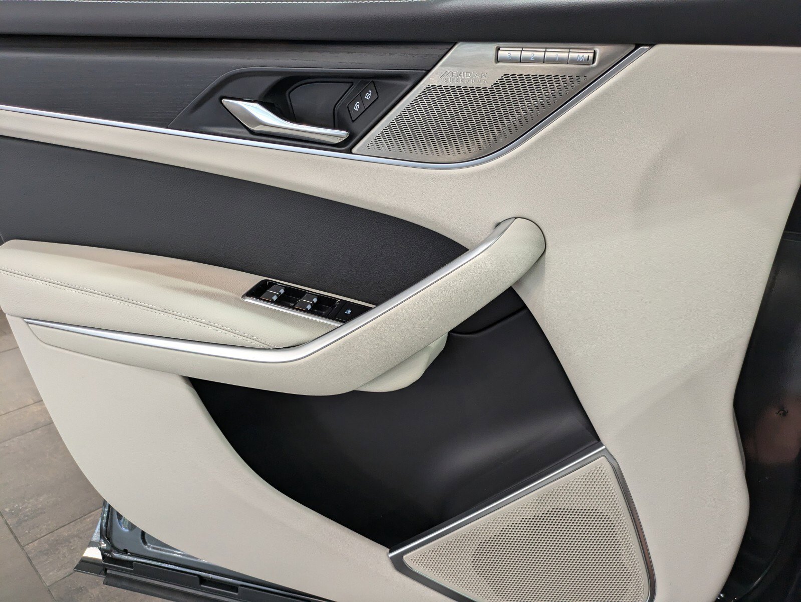 2025 Jaguar F-PACE R-Dynamic S photo 20