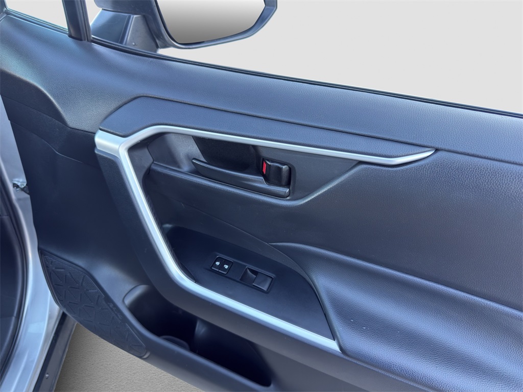 2024 Toyota RAV4 LE photo 17