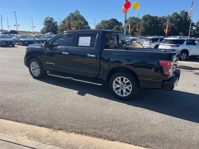 2021 Nissan Titan SL Crew Cab photo 4