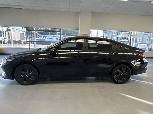 2021 Hyundai Elantra SEL photo 2