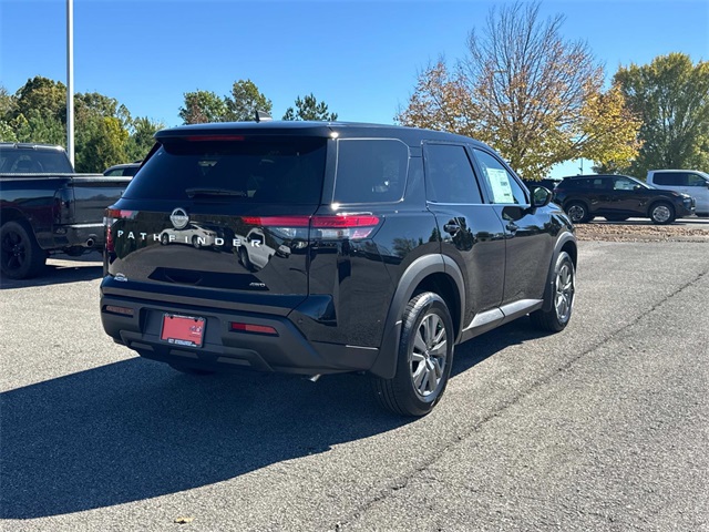 2025 Nissan Pathfinder S photo 2