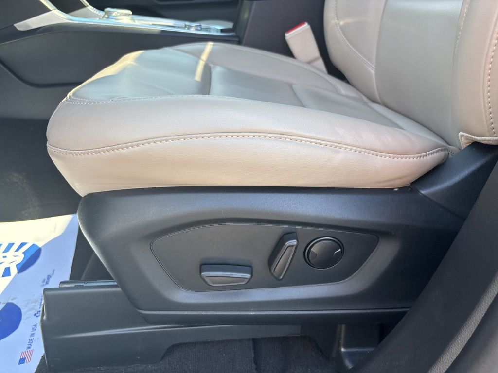2023 Ford Explorer XLT photo 23