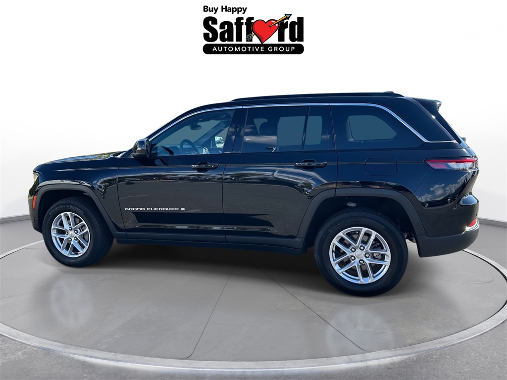 2025 Jeep Grand Cherokee Laredo photo 3