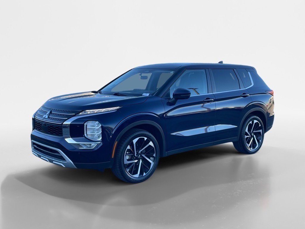 2024 Mitsubishi Outlander SE's photo