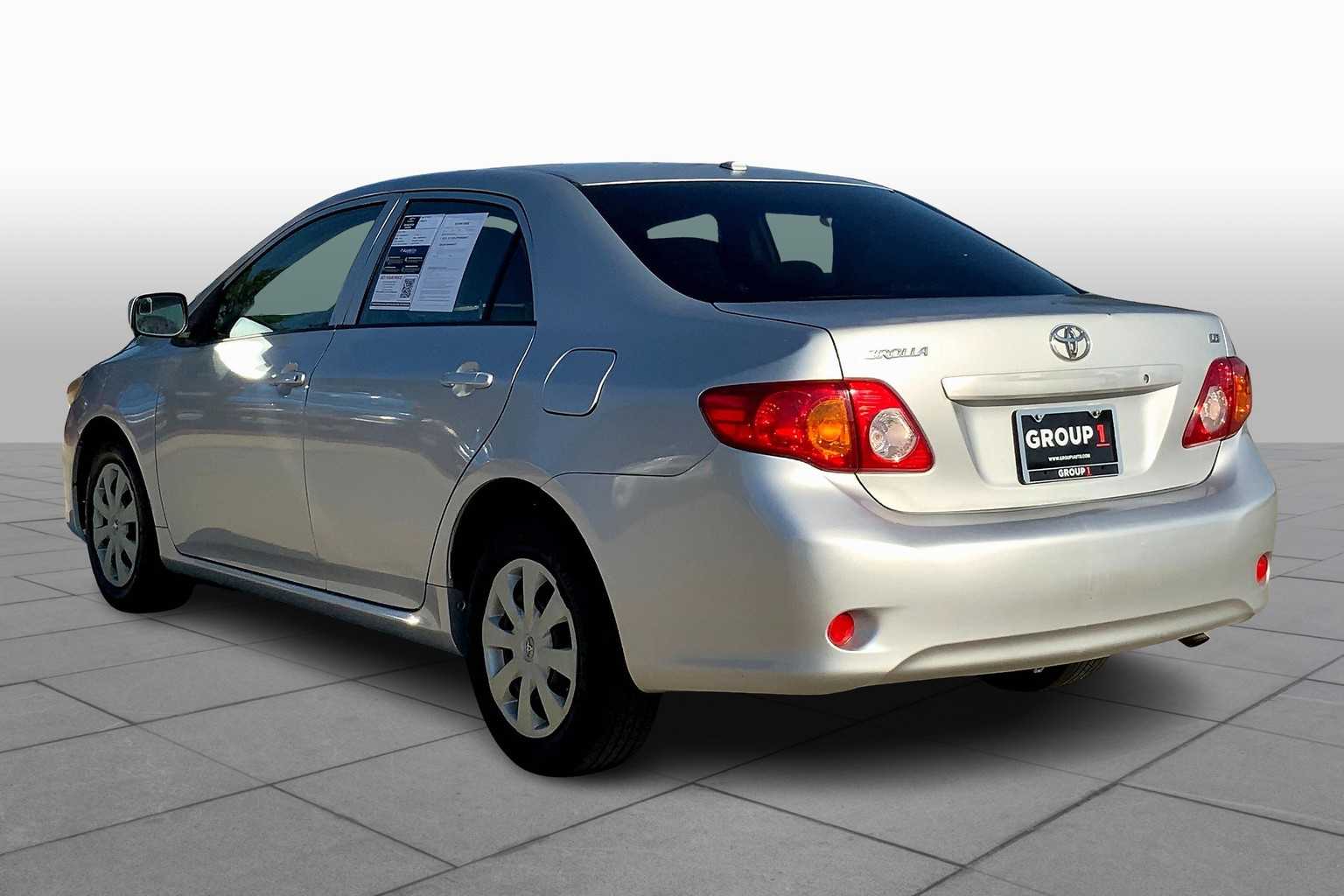 2009 Toyota RAV4 LE photo 11