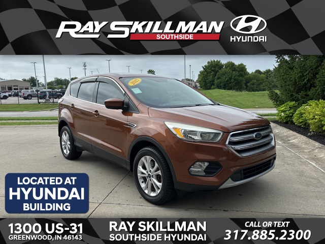 Used 2017 Ford Escape SE with VIN 1FMCU9G9XHUC08865 for sale in Greenwood, IN
