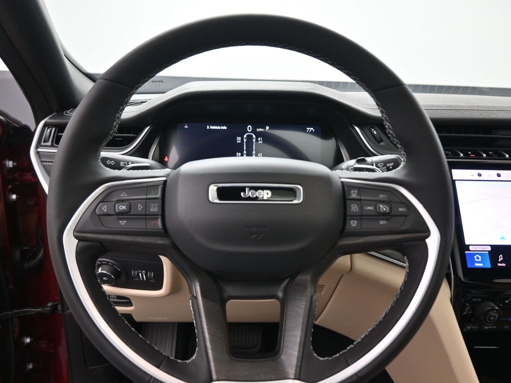 2025 Jeep Grand Cherokee Limited photo 2