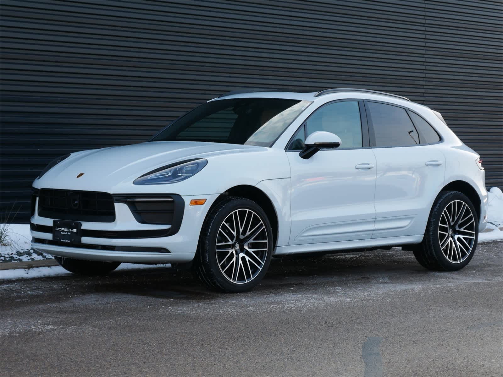 2025 Porsche Macan's photo