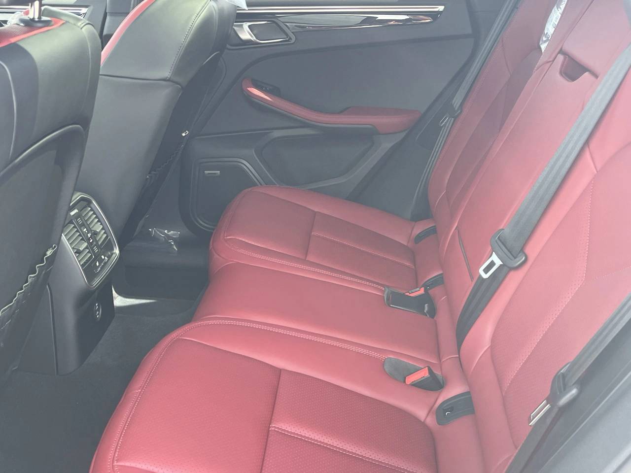 2025 Porsche Macan S photo 28