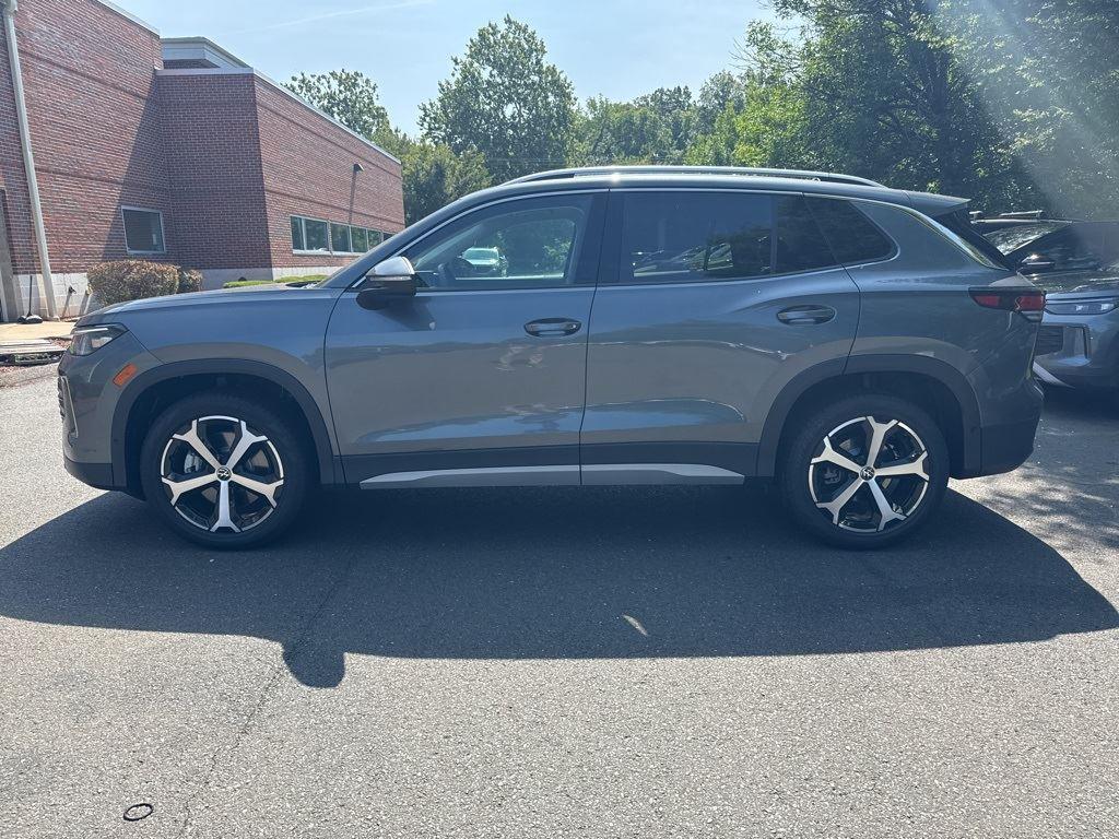 2025 Volkswagen Tiguan SE photo 2
