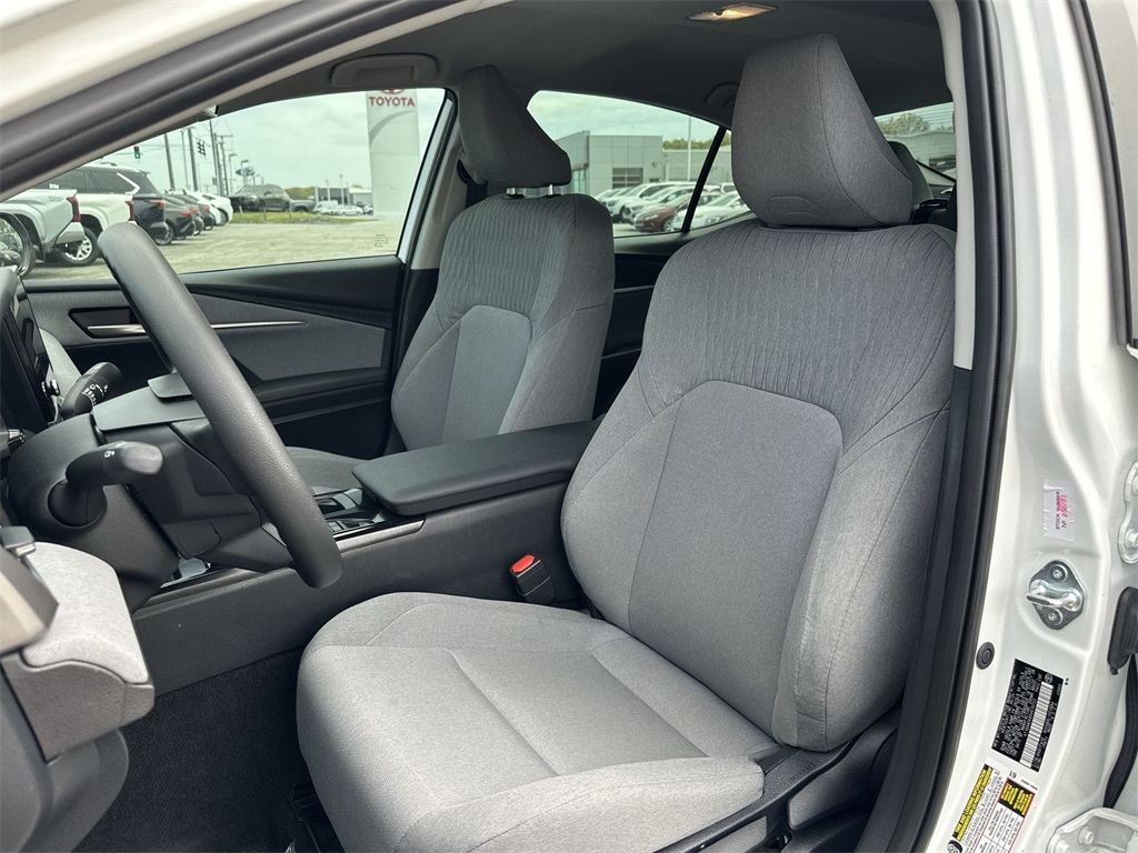 2025 Toyota Camry LE photo 11