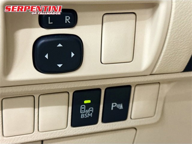 2014 Lexus ES 300h photo 10