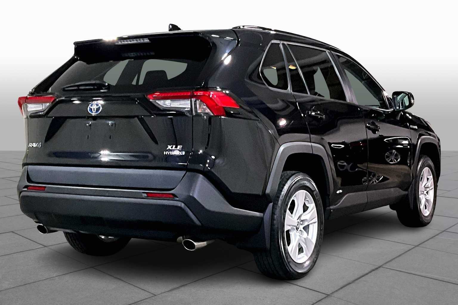 2019 Toyota RAV4 Hybrid XLE photo 11