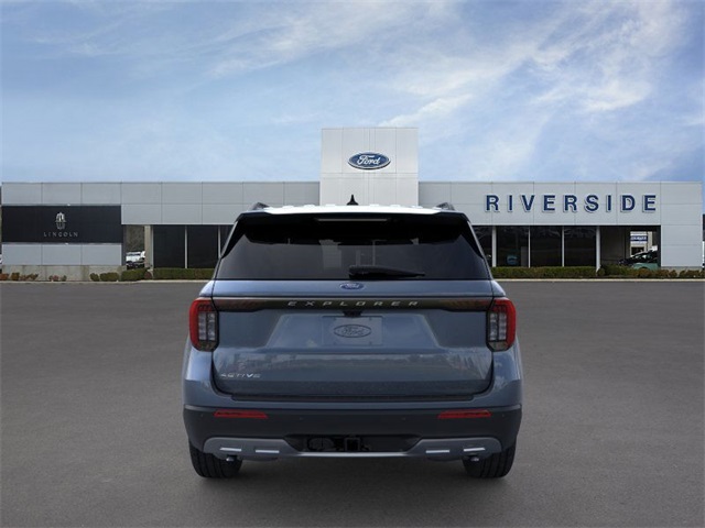 2025 Ford Explorer photo 4