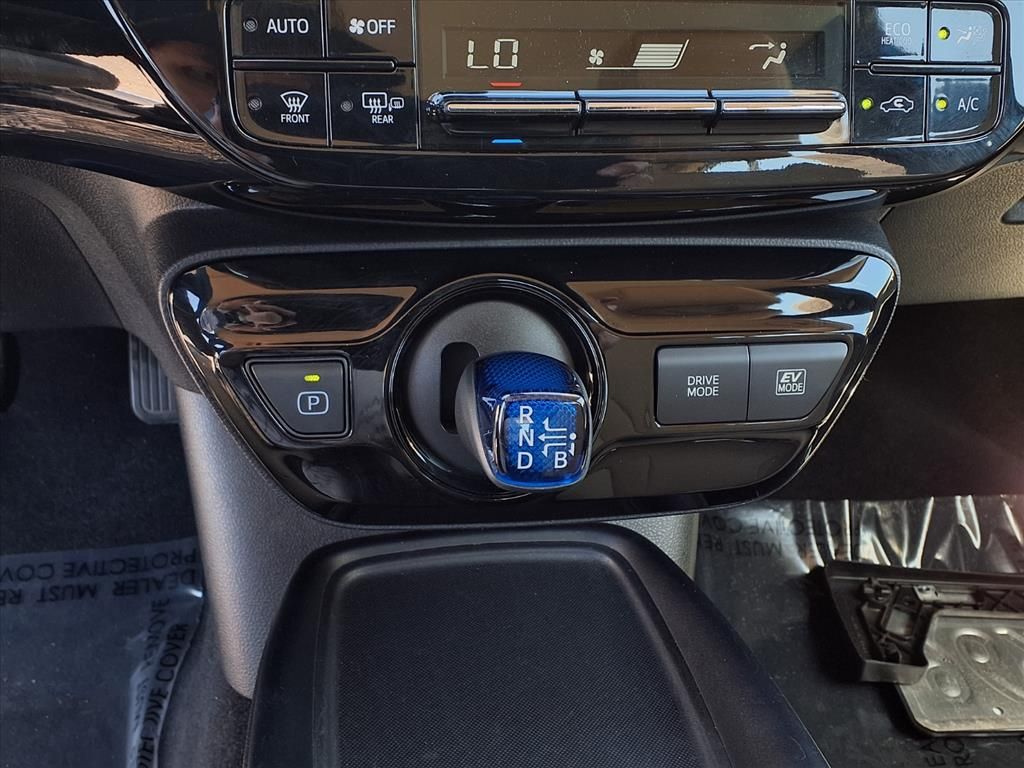 2019 Toyota Prius LE photo 9