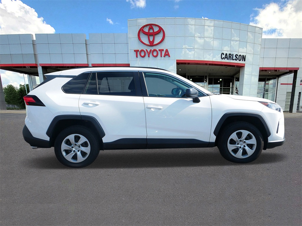 2021 Toyota RAV4 LE photo 3