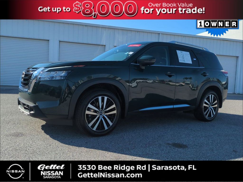 2024 Nissan Pathfinder Platinum's photo
