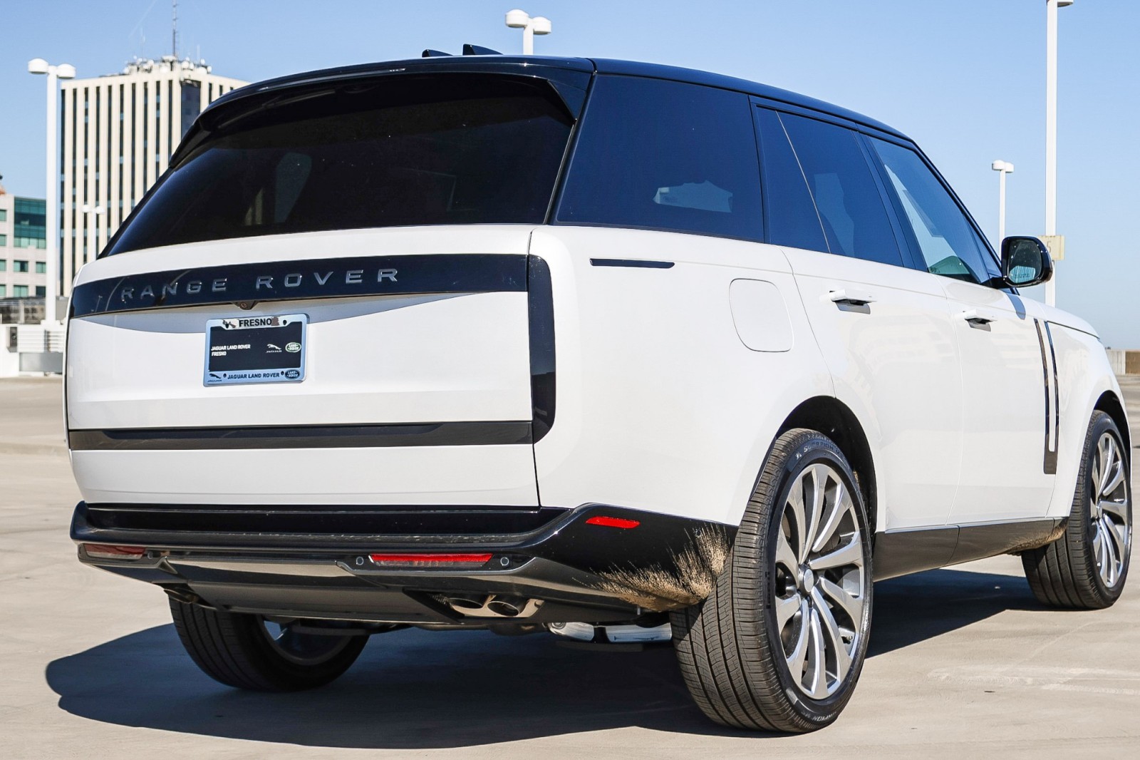 2025 Land Rover Range Rover SE photo 4
