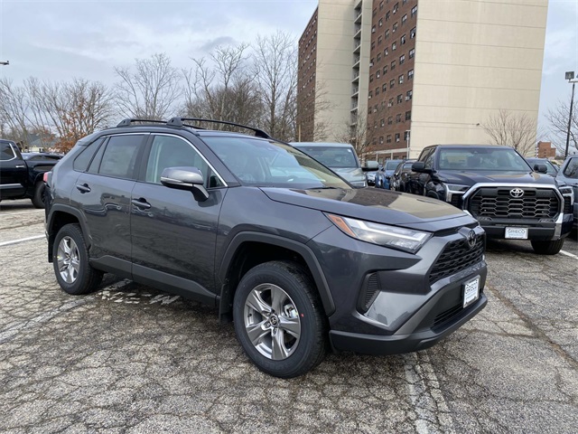 2025 Toyota RAV4 XLE's photo