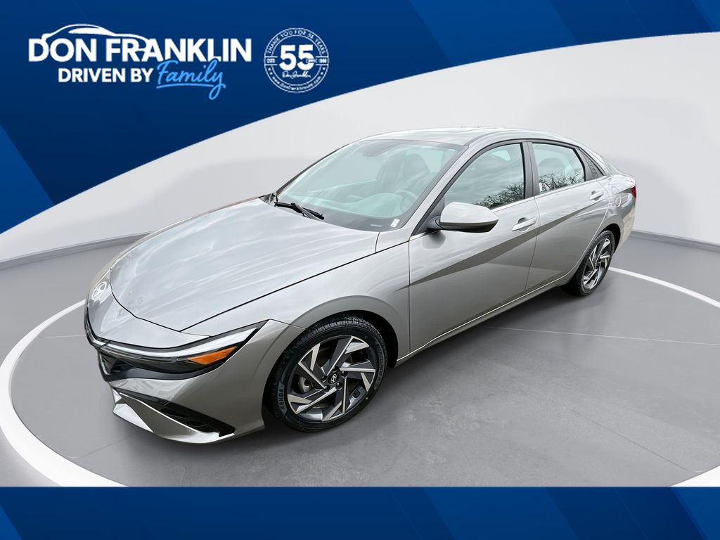 2025 Hyundai Elantra SEL's photo