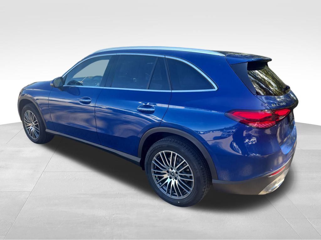 2026 Mercedes Benz GLC 300 4MATIC photo 3