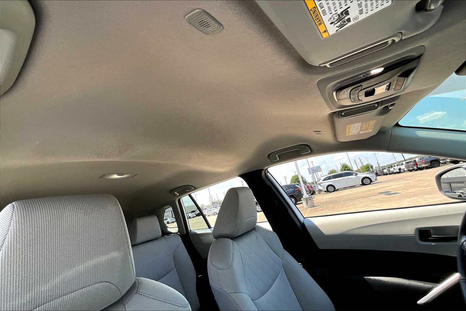 2023 Toyota Corolla Cross LE photo 12