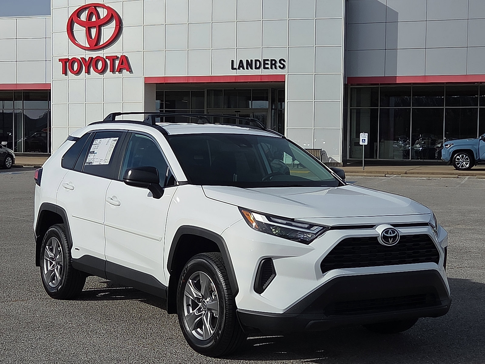 2025 Toyota RAV4 LE's photo