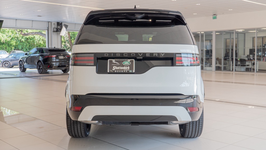 2024 Land Rover Discovery SE photo 4