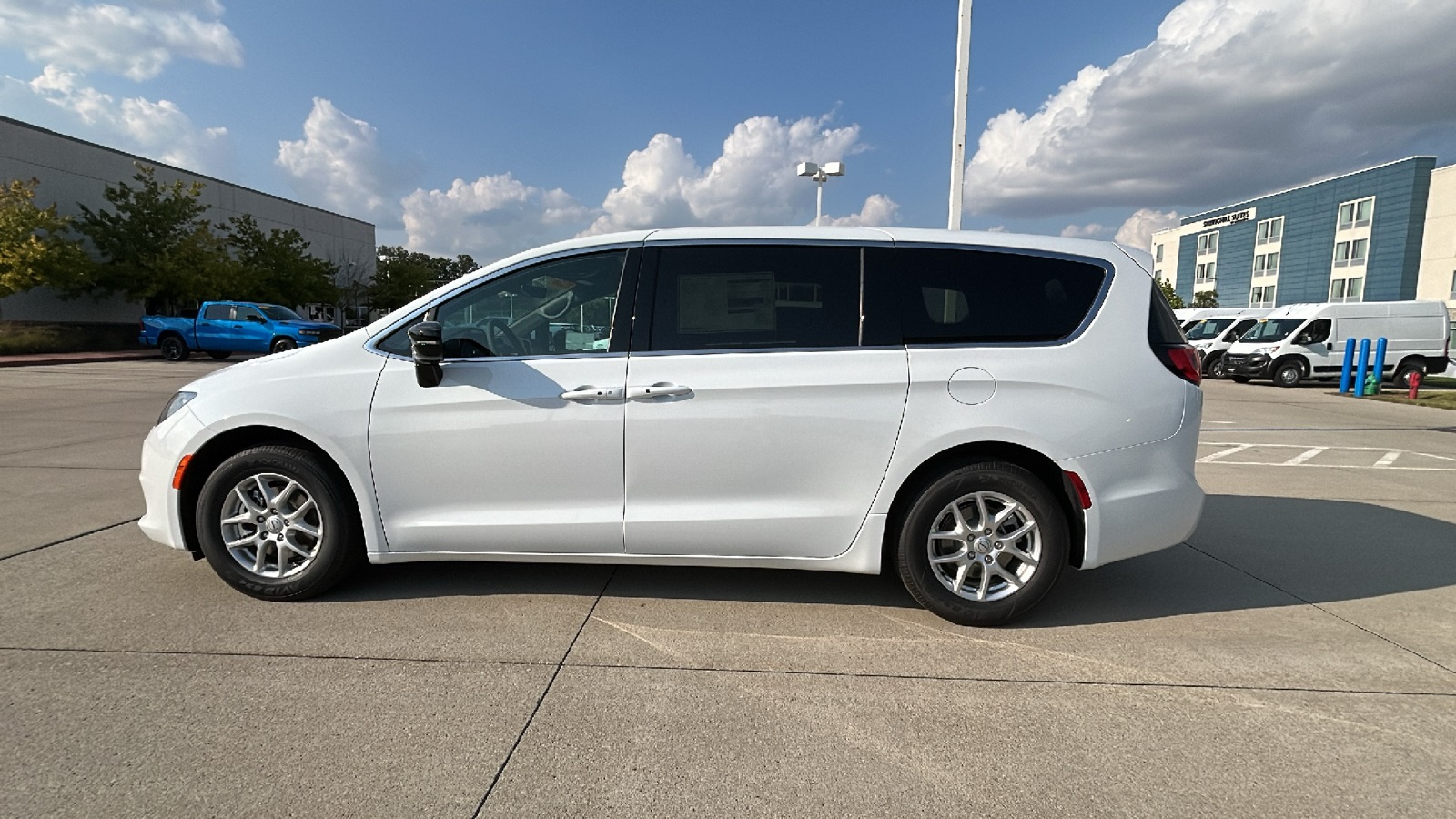 2026 Chrysler Voyager LX photo 6
