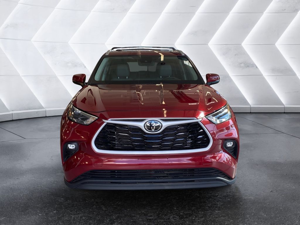 2023 Toyota Highlander XLE photo 2