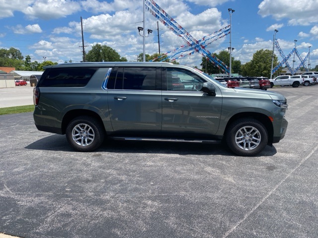 2023 Chevrolet Suburban LT photo 6