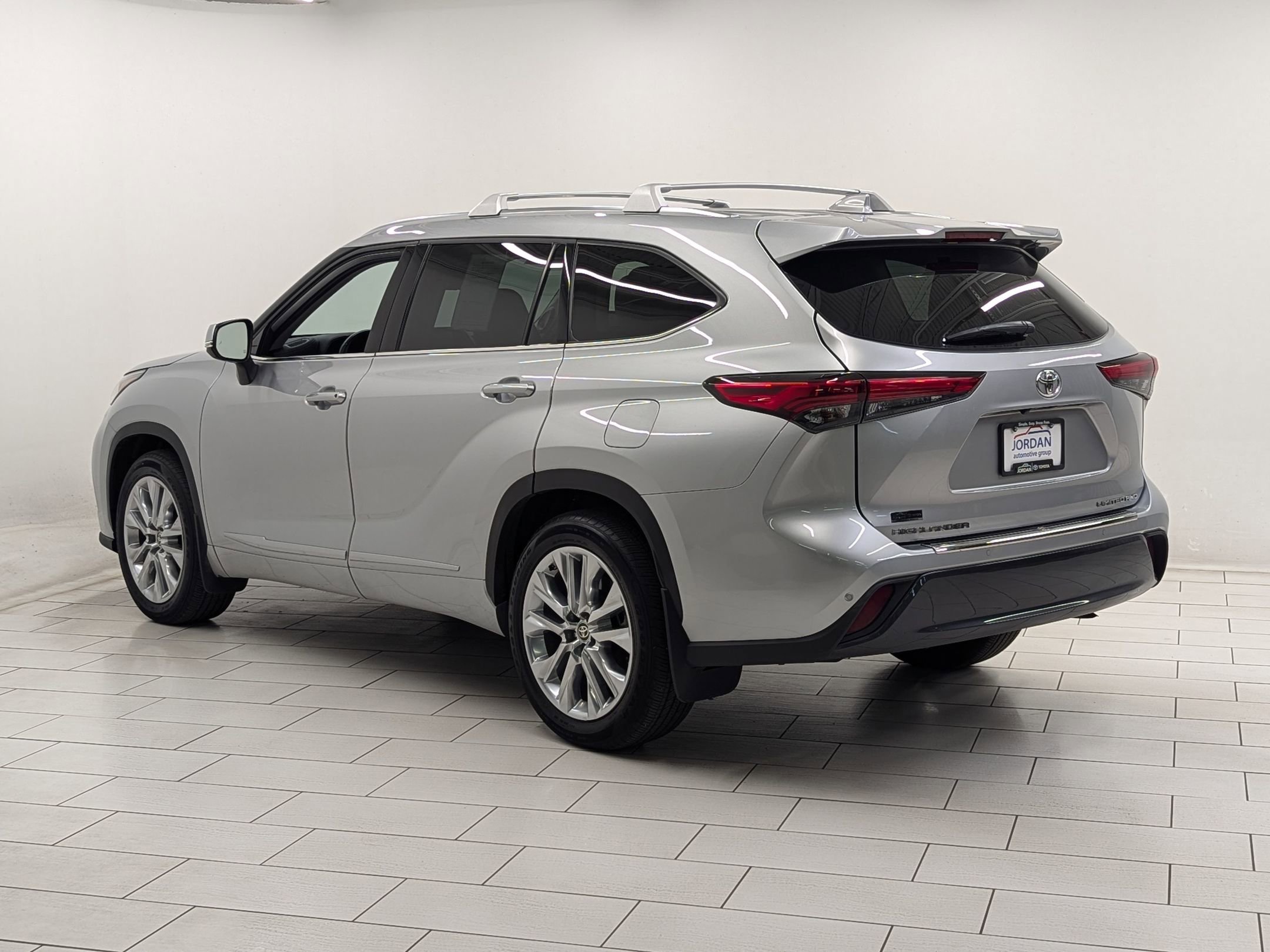 2020 Toyota Highlander Limited photo 2