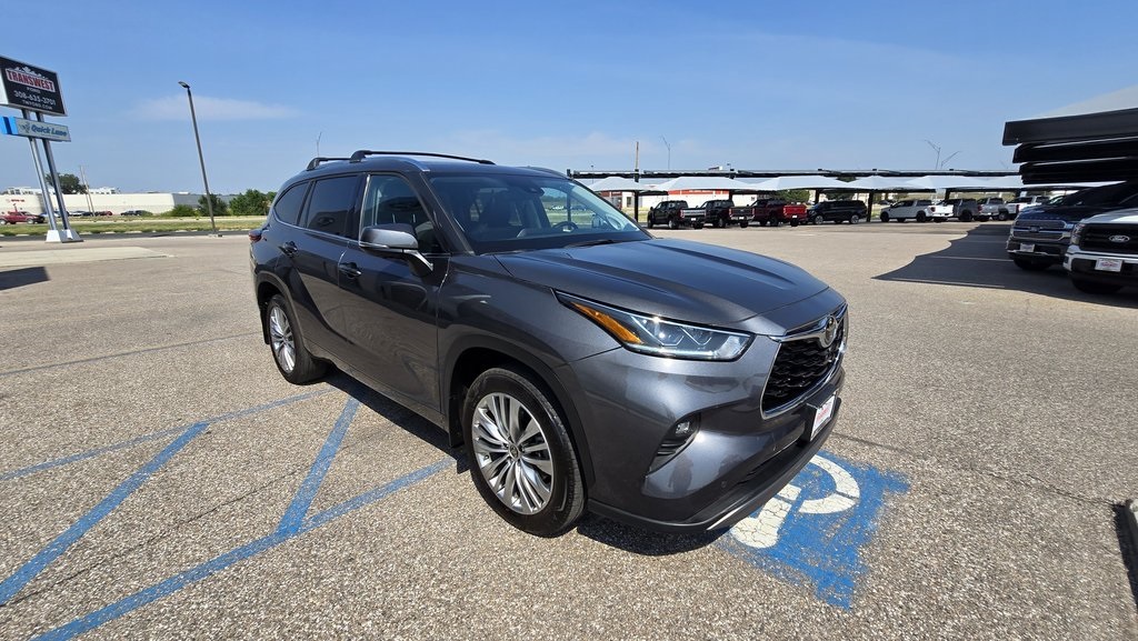 2023 Toyota Highlander Platinum photo 2