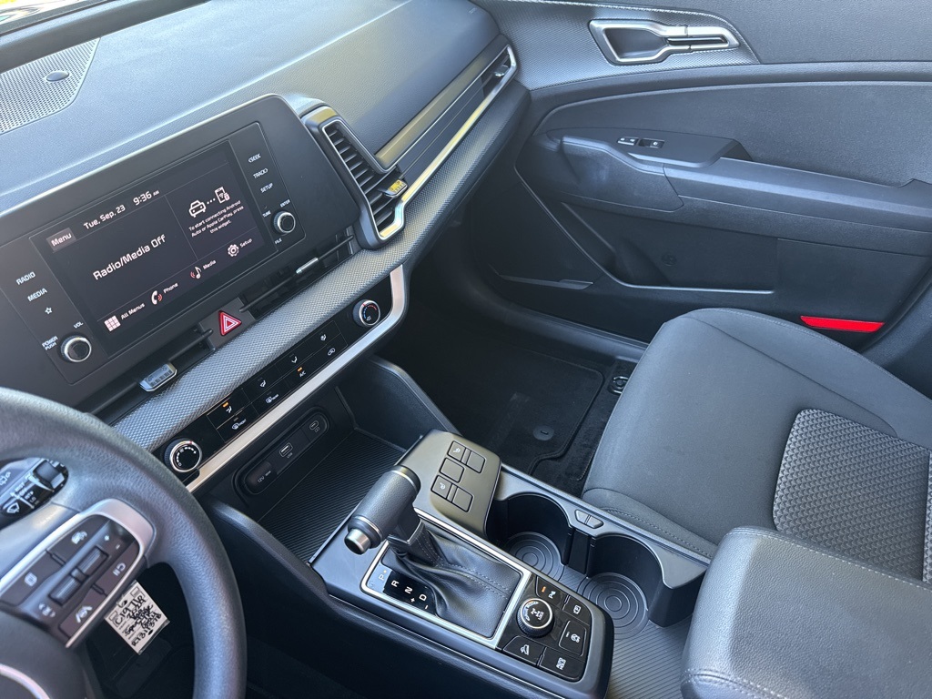 2024 Kia Sportage LX photo 13