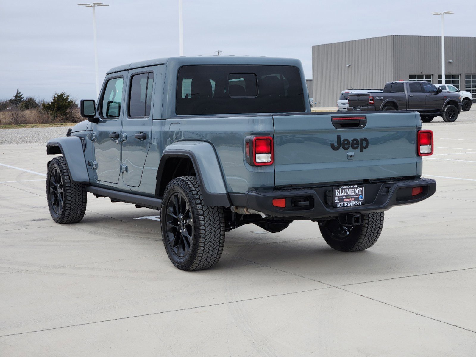2025 Jeep Gladiator photo 3