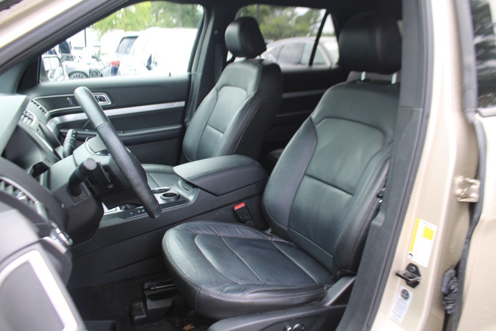 2017 Ford Explorer XLT photo 4