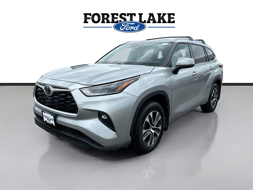 2021 Toyota Highlander XLE photo 3