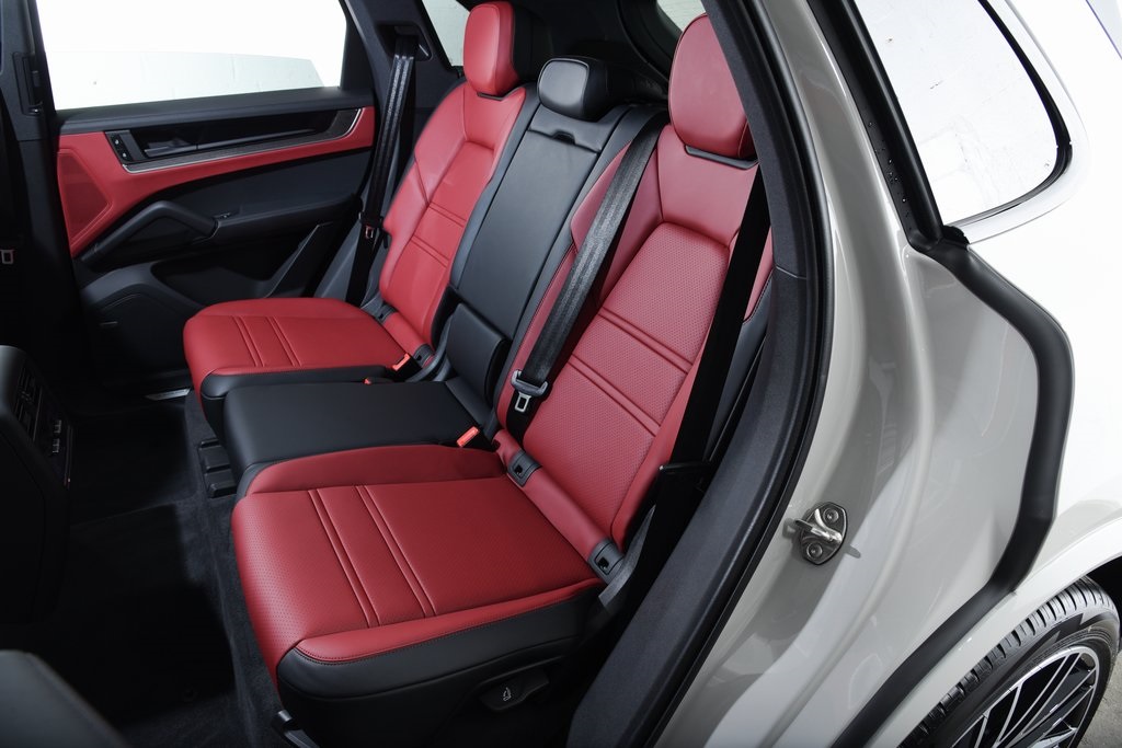 2026 Porsche Cayenne S photo 27