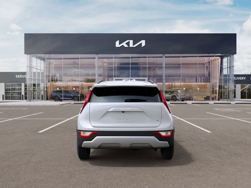 2025 Kia Niro LX photo 4