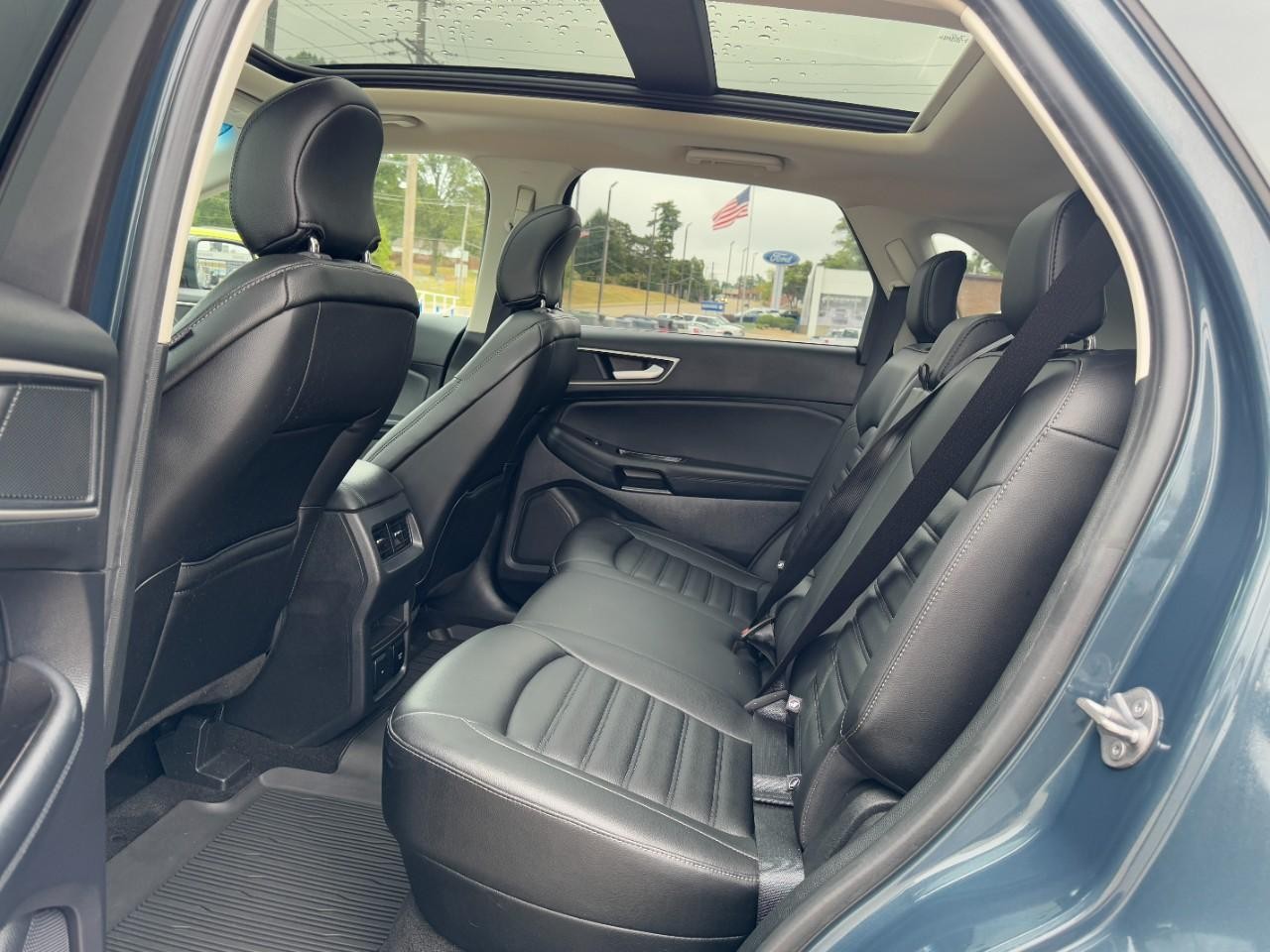 2019 Ford Edge SEL photo 9