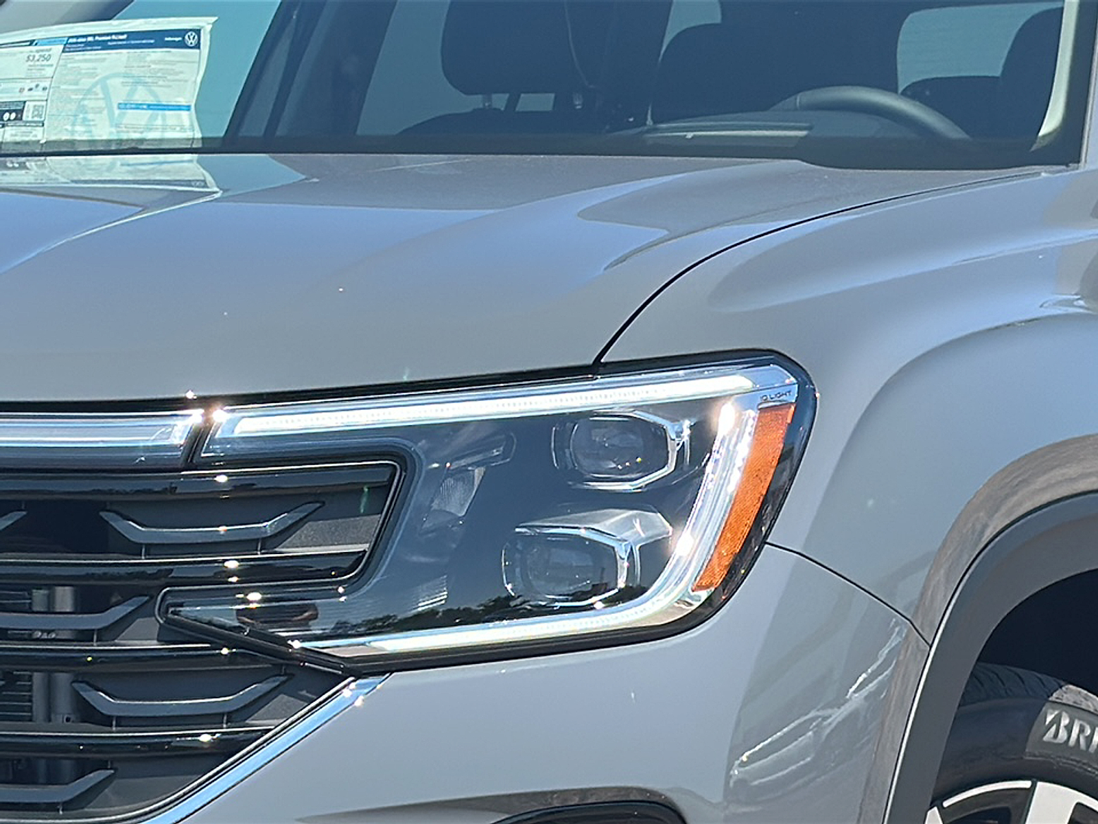 2026 Volkswagen Atlas SEL Premium R-Line photo 2