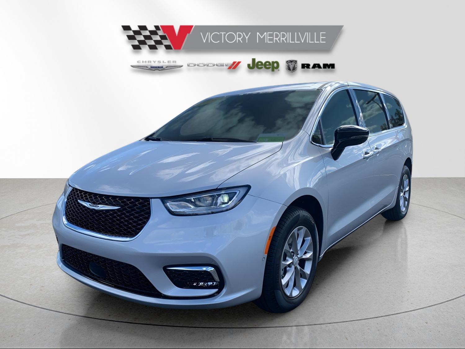 2026 Chrysler Pacifica Select's photo