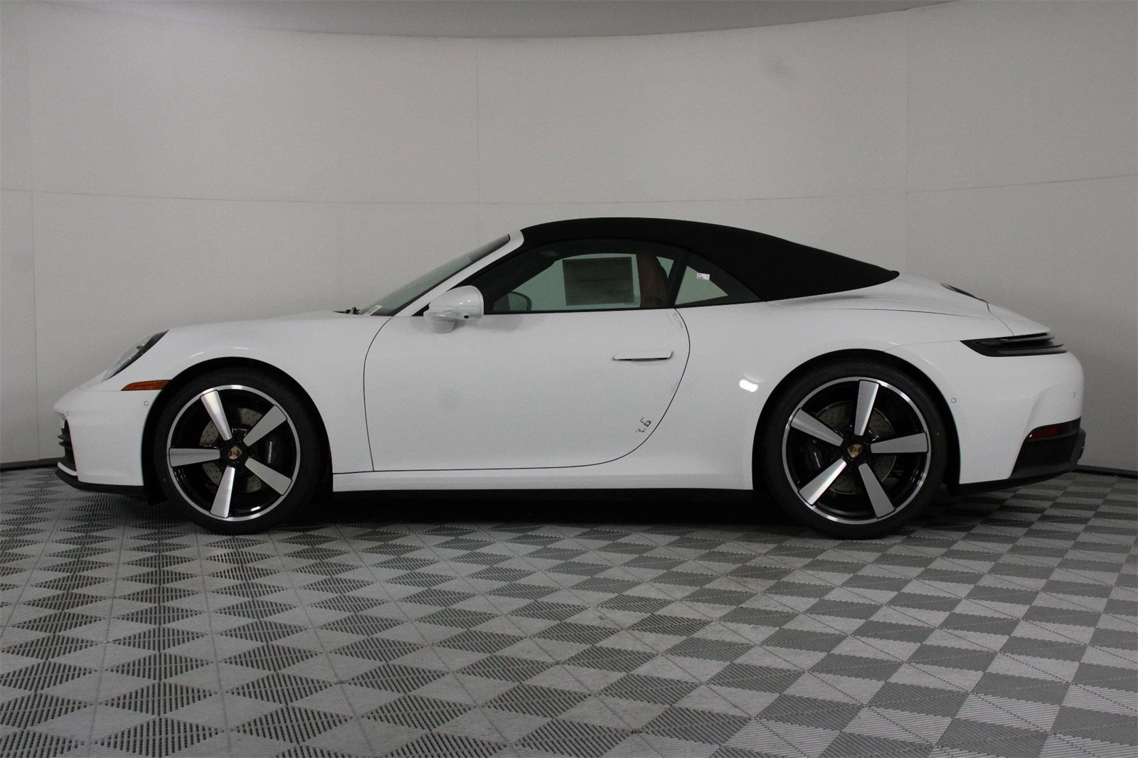 2026 Porsche 911 Cabriolet photo 2