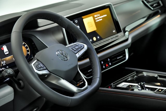 2025 Volkswagen Atlas Peak Edition SE photo 13