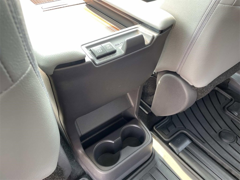 2021 Toyota Sienna XLE photo 6