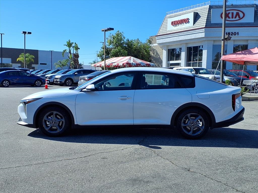 2025 Kia K4 LXS photo 2