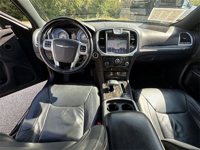 2014 Chrysler 300 photo 12