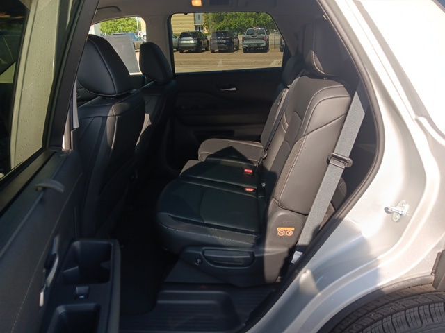2025 Nissan Pathfinder SL photo 19