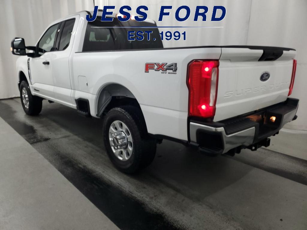 2024 Ford F-350 XLT photo 2