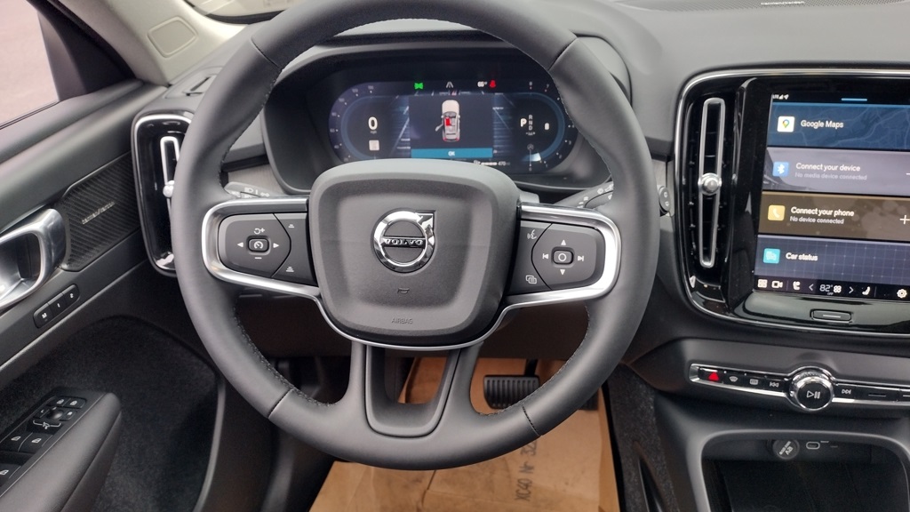 2025 VOLVO XC40 - Image 22
